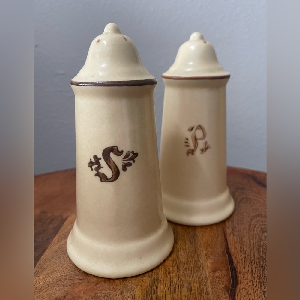 VTG, Pfaltzgraff Village, Salt and Pepper Shakers (1970s)